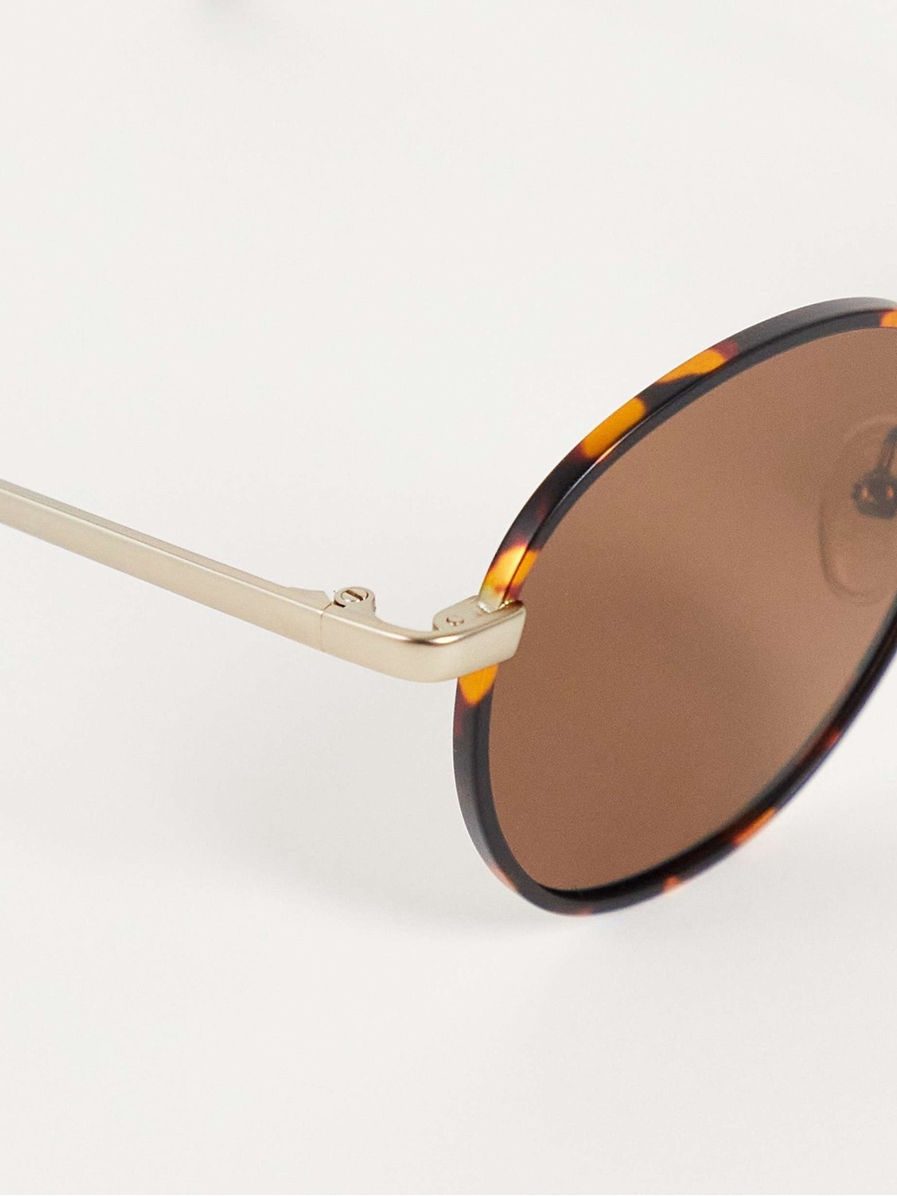 Quay Talk Circles round sunglasses with polarized lens in tort - Picture 3 of 4